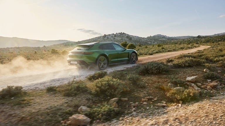 Porsche Taycan Turbo S Cross Turismo