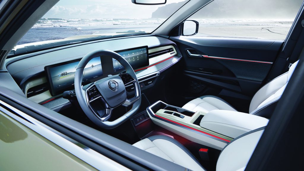 KGM Torres EVX Base interior