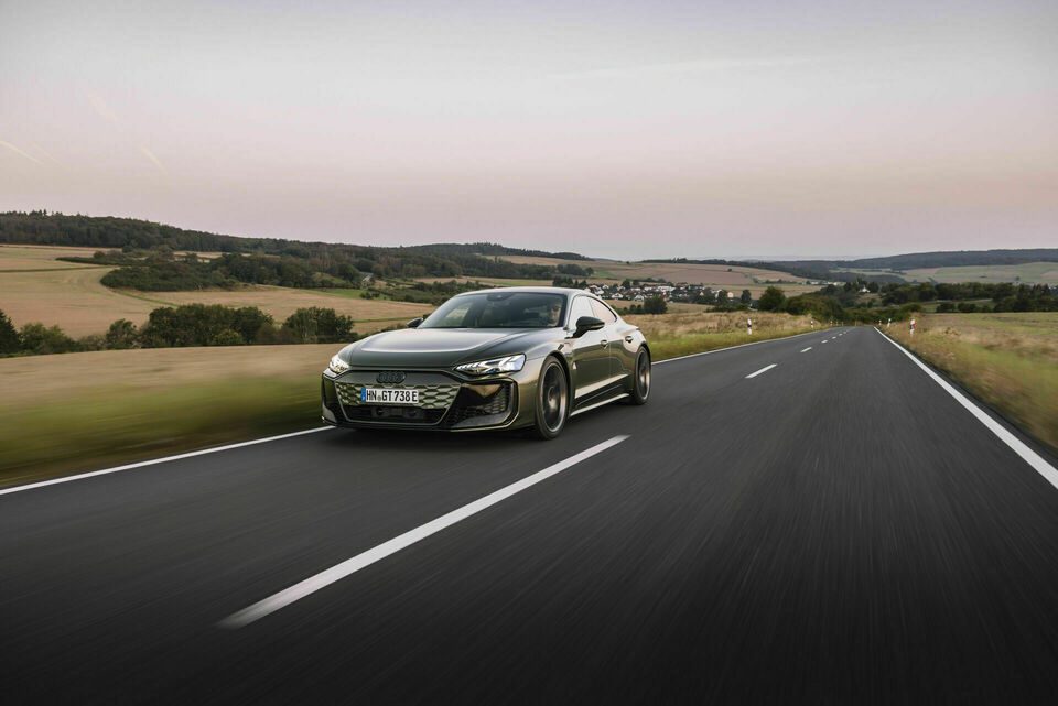 Audi e-tron GT RS performance review