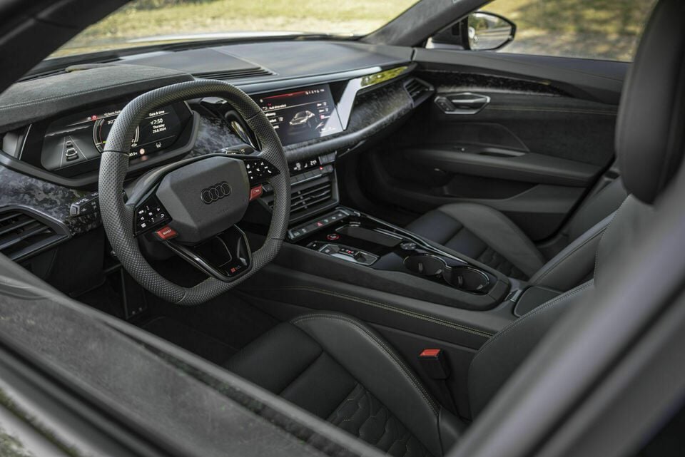 Audi e-tron GT RS performance interior