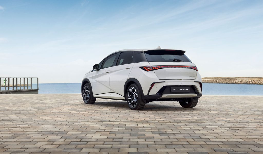 44.9 kWh Active vs 60.4 kWh Extended Range