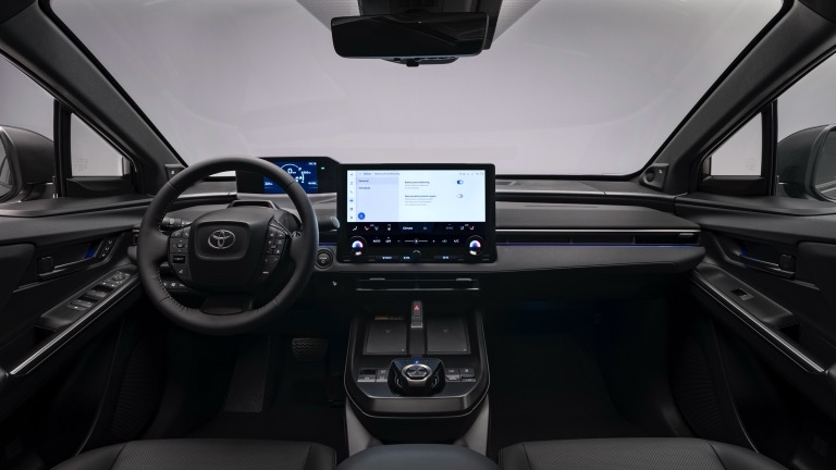 Toyota bZ4X FWD 73.1 kWh interior